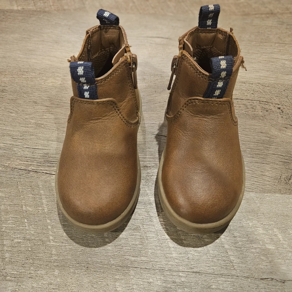 Cat and Jack Brown Chelsea Toddler Boots size 5.